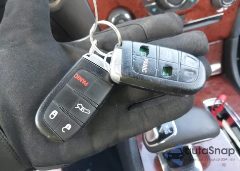 2013 Chrysler 300 Motown из США, поврежденный, VIN 2C3CCAAG4DH735494